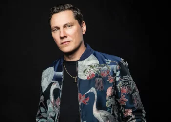 TIËSTO UNVEILS PRISMATIC: PACK 1